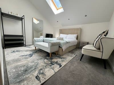 Luxury Loft Style 2 Bed Apartment Next to Excel/o2