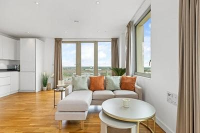 East Village Luxury Apartment - London