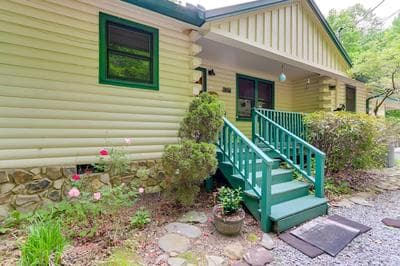 Ellijay Cabin With Porch & Private Hot Tub!