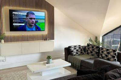 Stylish 1 bed Apartment - Sleeps 4 & Free Parking