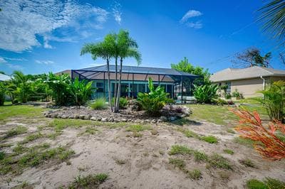 Englewood Oasis w/ Screened Lanai + Outdoor Pool!
