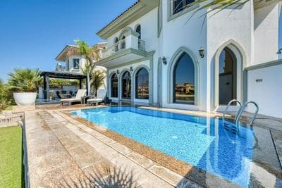 Glamourous Beachfront Villa on The Palm w Pool