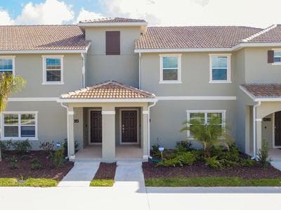 Gorgeous 4 Bedroom w Pool Close to Disney 4836