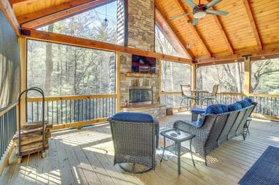 Hot Tub & Creek View at Cabin: 6 Mi to Ellijay!