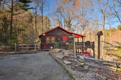 Ellijay Escape on Briar Creek w/ Hot Tub & Views!