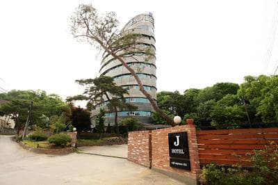 J hotel