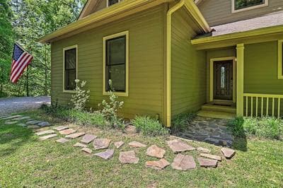 Mountain View Home: Hike, Raft, Golf + More!