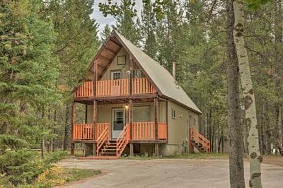 Family Cabin w/ Fire Pit - 25 Miles to Yellowstone