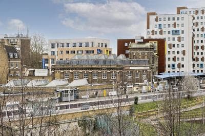 Bright Greenwich Flat Near Canary Wharf by Underthedoormat
