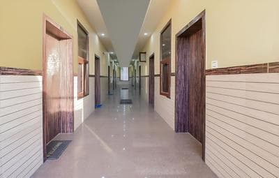 OYO 23599 Hotel Superstar
