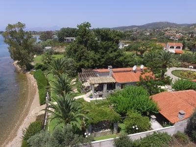Seafront Luxury Villa w 5-en Suite BR BBQ