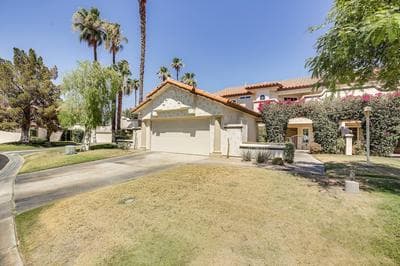 Palm Desert Townhome w/ Pool Access & Golf Course!