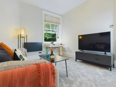 London Charm at Charleville Apartment