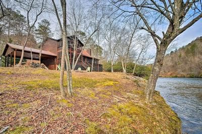 'riverbend Reserve' Cabin w/ Yard + Fire Pit!