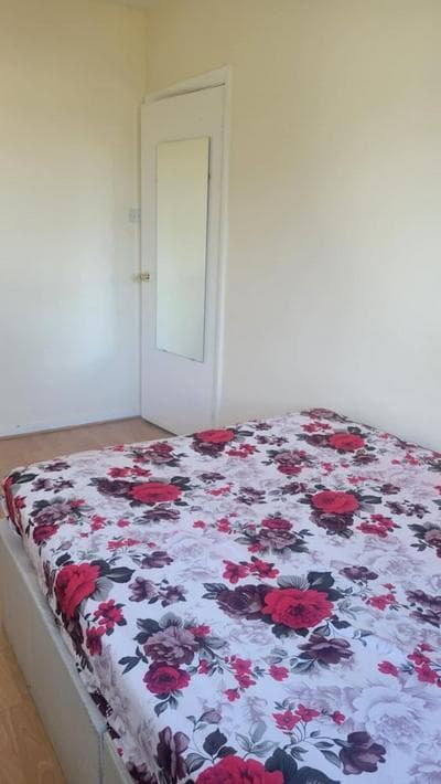 London Villa Retreat With 3 Bedrooms