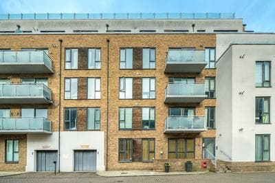 JOIVY Gorgeous 2-Bed Flat W/ Desk In Wandsworth