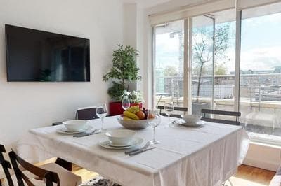 Short let - Penthouse Apartment With West-facing Terrace