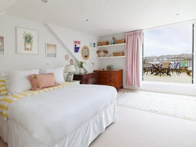 Sunny Roof Terrace Barons Court Sleeps 4-6