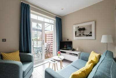 Stylish Fulham Flat With Patio by Underthedoormat