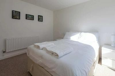 Bright & Airy 1 Bedroom Apartment in Trendy Peckham