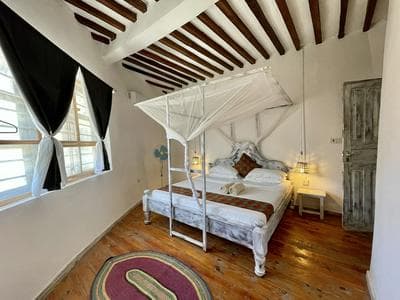 Duara House