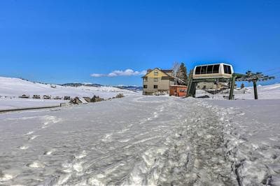 Ski-in/out Granby Home w/ Gas Grill & Fire Pit!
