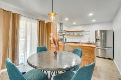 Chic Farmhouse, 3Mi to Lake-pet Friendly & Golfing