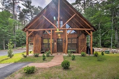 Timber Home: Walk to Slopes & N Conway Shops!