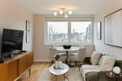 The Hyde Park Hideout - Beckoning 2bdr Flat