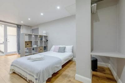 Modern Studio Flat - 1 min to Paddington Station