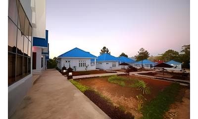 Lovely 4 Bed 3 Bath Pool Home With Spa-5330cvl 4 Bedroom Home by RedAwning