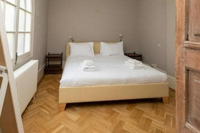 Charming 1BD Flat With Balcony - Kensington