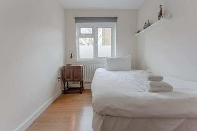 Well Located 2 Bedroom 1 Bath in Elephant & Castle