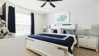 Cozy 4BR Town Home With Pool Close to Disney