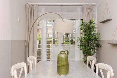 Beautiful 5 Bedroom Home With Garden in South Kensington