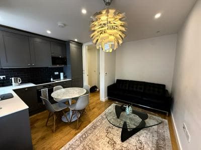 Central London Apartment With 2 Bedrooms -sleeps 6
