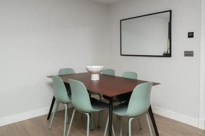 The Hampstead Place - Elegant 3bdr Flat With Patio