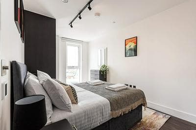 Chic and Sleek Sky-high Apartment