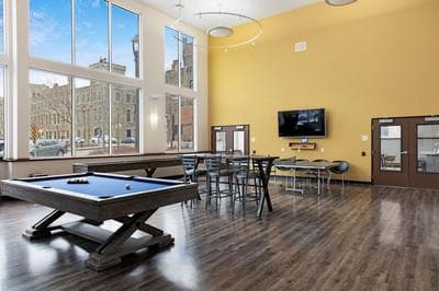Milwaukee Amazing 1BD 1BA Downtown Apartment