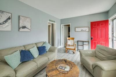 7 Mi to Historic Third Ward: Home in Lincoln Park!