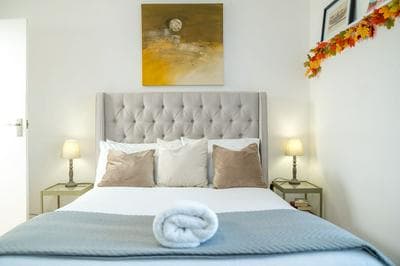 Madika Homes Stunning 2-bed Apartment in Edgware