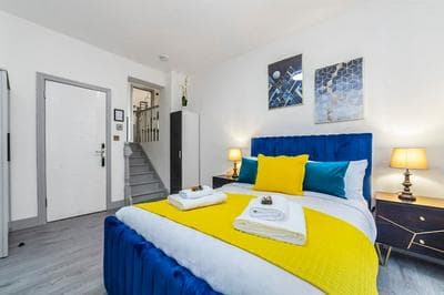 Cosy and Modern Duplex in the Heart of Earls Court