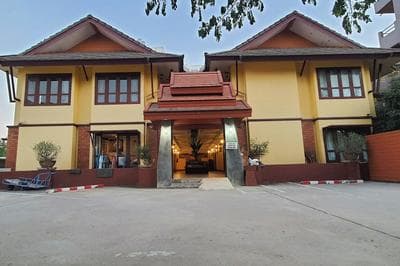 Yellow Tique Hotel