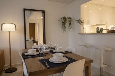 Elegant Apt With Balcony Minutes from Burj Khalifa