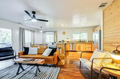 Access to Pine Mountain Lake: Family Cabin w/ Deck