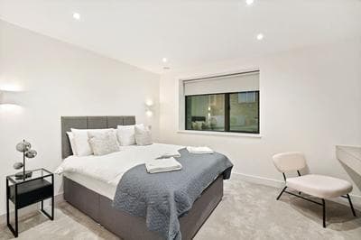 Executive 1 & 2 Bed Apartments in the Heart of London, Free WiFi by City Stay London