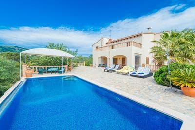 Can Canals in Art With 5 Bedrooms and 4 Bathrooms