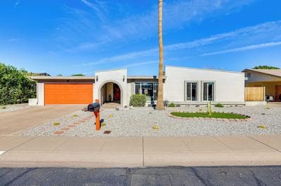 Fenced Pool & Yard! Glendale Family Home
