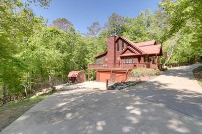 Private Ellijay Cabin w/ Hot Tub & Amenities!