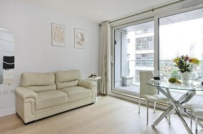 Large one Bedroom Flat With Balcony Near Waterloo by Underthedoormat